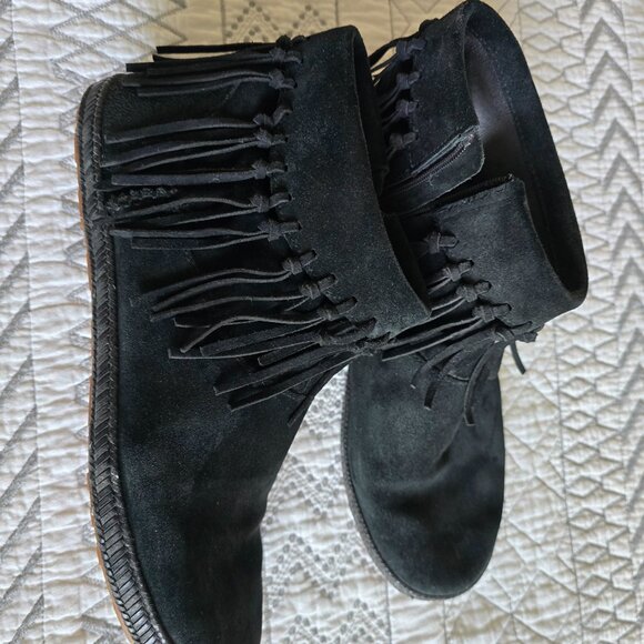 UGG Black (real) Suede Fringed Short Ankle Boots Size 11 (42) EUC - Picture 3 of 8